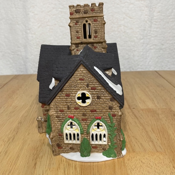 Department 56 Heritage Collection Dicken’s Village Series “Knottinghill  Church” - Picture 2 of 10